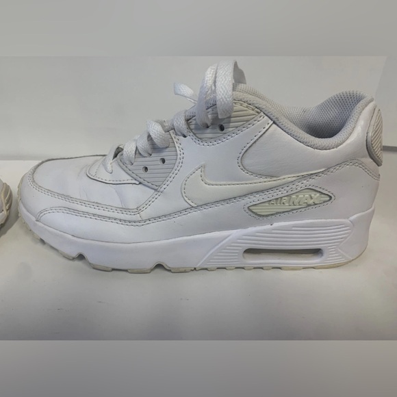 ✨ Nike Air Max 90 White Women 6 / Youth 4.5Y Classic Retro‎ Sneakers 👟 - Picture 3 of 5